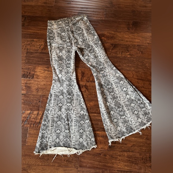 We The Free Patterned Flare Jeans - Picture 1 of 11